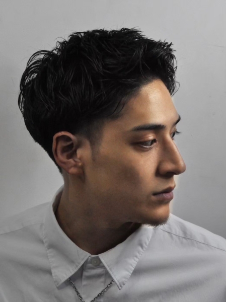 清潔感で勝負!黒髪ショートの王道スタイル