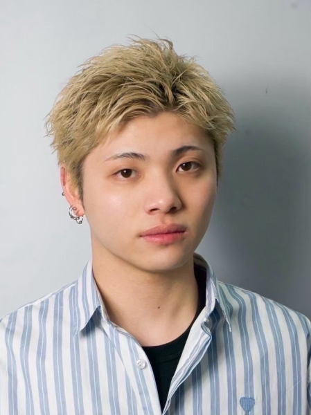 大人も挑戦しやすいスパイキーショート