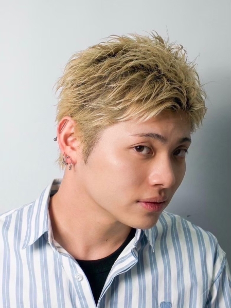 2月に映えるハイトーン短髪スタイル