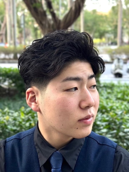 学生にも人気!黒髪ショートで清潔感UP