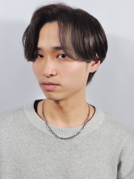 大人の余裕を感じるナチュラルセンターパート