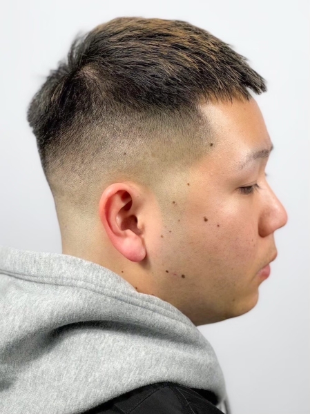 清潔感×若見え!軽フェードで大人ショート