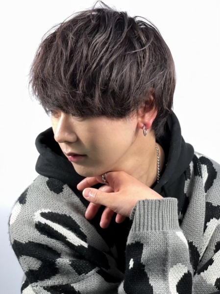 秋映えする前髪重めマッシュで好印象に