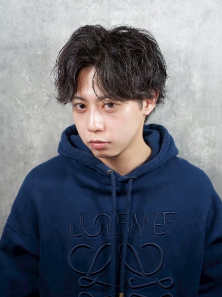 大人世代に似合う緩めパーマ