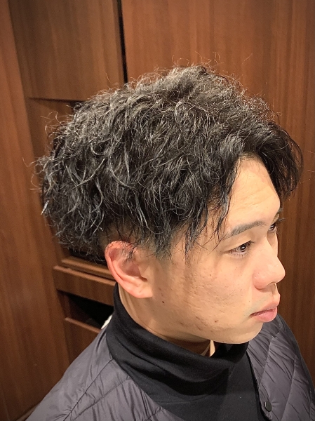 センターパートツーセクションツイストパーマ
