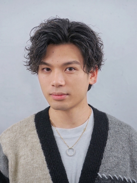 パーマで作る大人の動きあるスタイル