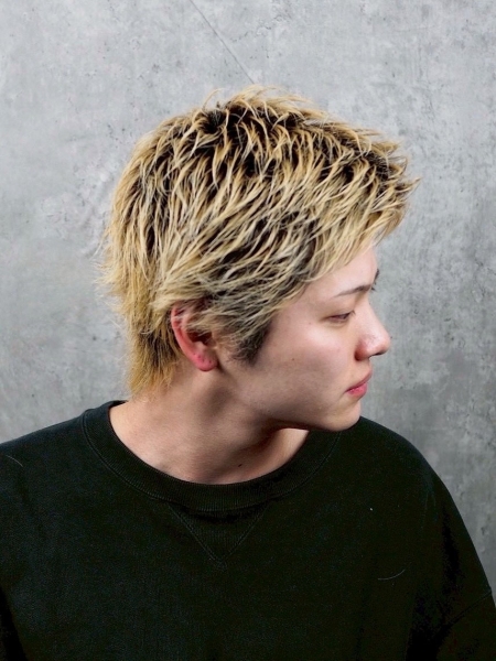 ハイトーンで魅せる垢抜けメンズショート