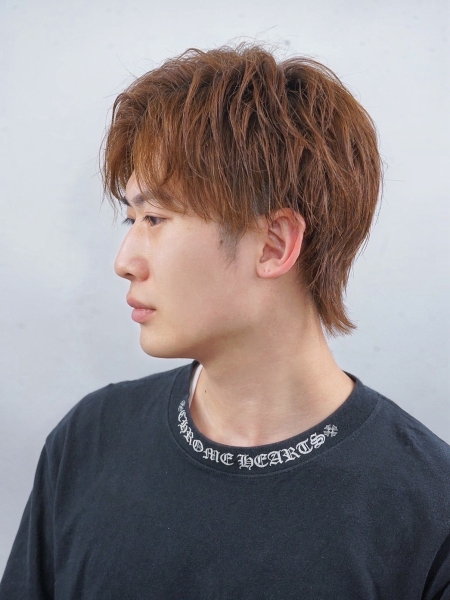 センターパート×ナチュラルウルフショートでつくる、今っぽい抜け感のあるメンズカット