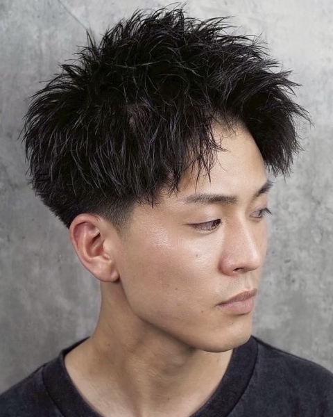 男らしく決まるスパイキーショート