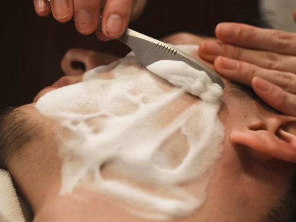 メンズシェービングで肌の印象を一段上へ