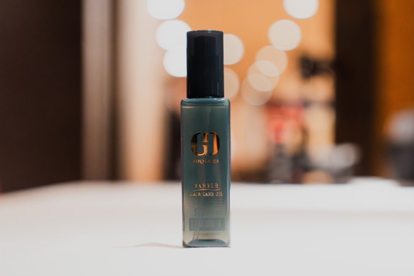 バーバーオイルで魅せる大人の上質ツヤ