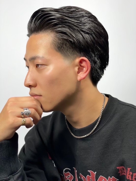 濡れ髪が映える大人オールバック