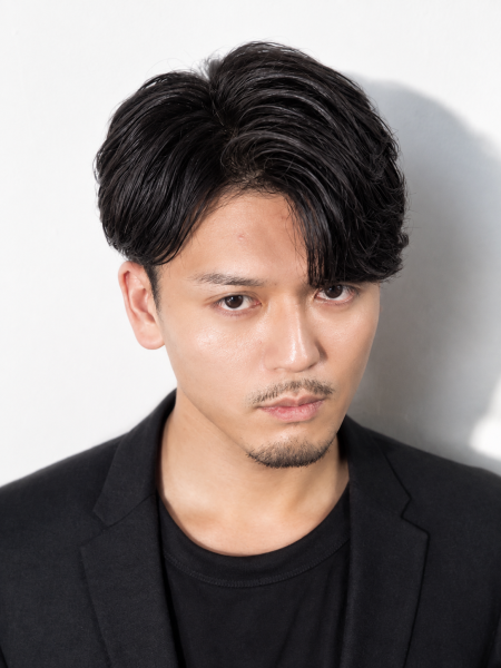 【銀座】黒髪センターパートで清潔感アップ