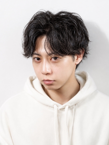 黒髪センターパートで清潔感UP