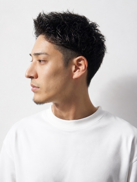 清潔感抜群のアップバングショート