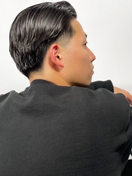 後ろ姿まで整う大人オールバック