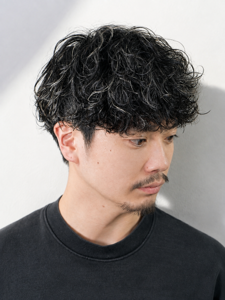 無造作カールのメンズパーマ
