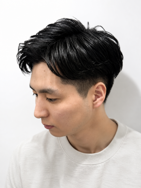 清潔感抜群の黒髪フェードショート