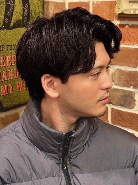 横顔が映える品のあるセンターパート