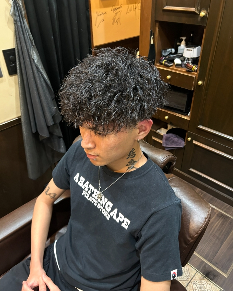 男らしさ際立つ、無造作ツイストスパイラル