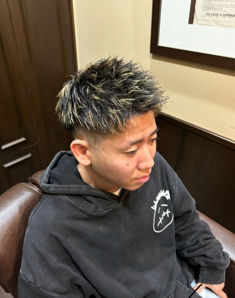 ジェットモヒカン×スキンフェードで、男らしくシャープな印象に