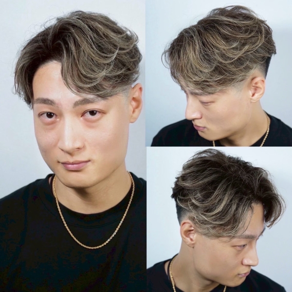 軽やかに動く男のフェザーパーマ