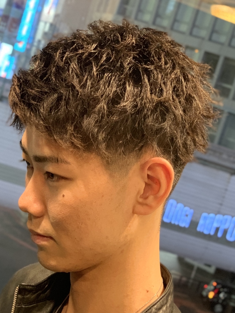 ツーブロックフェードカットツイストパーマ 港区 六本木 スパイラルパーマ ヘアカタログ 高級理容室 床屋 ヒロ銀座ヘアーサロン