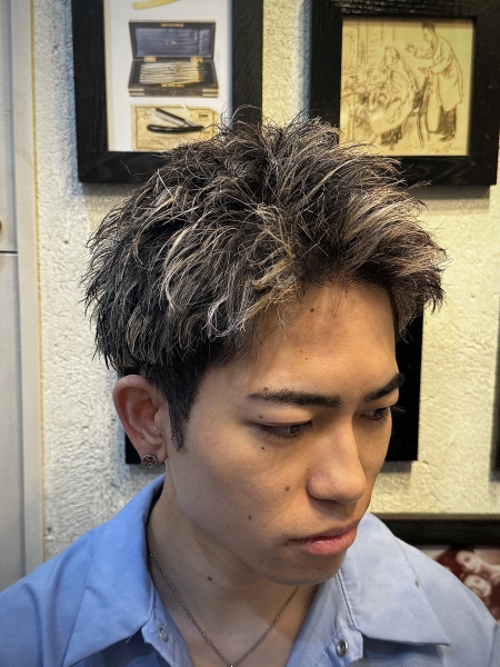 #スキンフェード #ツイスパ  #メンズカット  #メンズパーマ  #センターパート  #フェザーパーマ #スパイキーショート #ツーブロック #フェード  #梅田バーバー #大阪バーバー #バーバーショップ