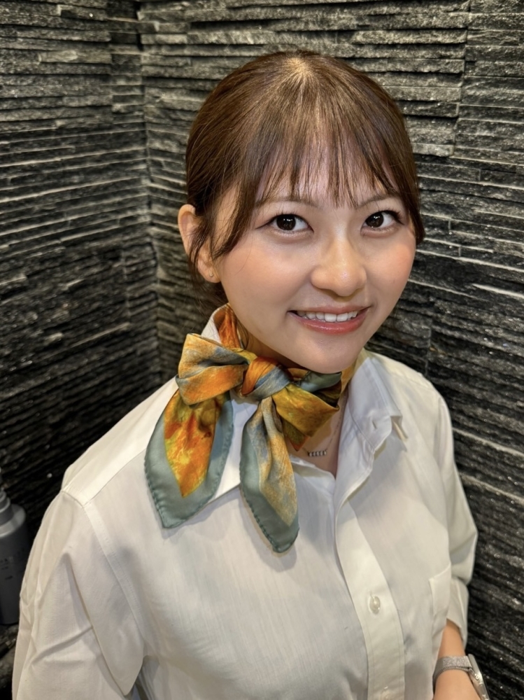 草野利佳
