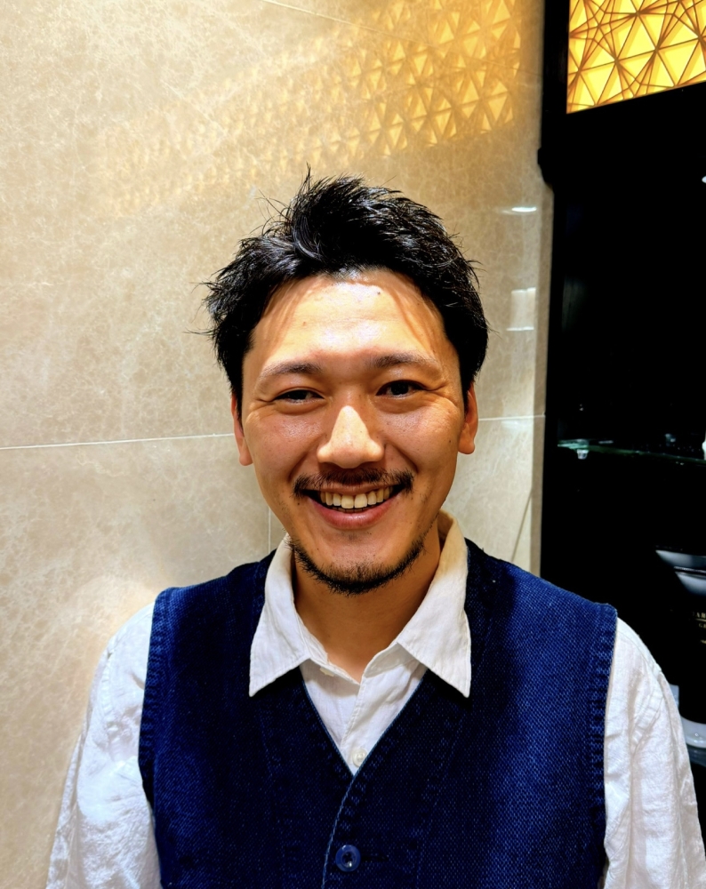 Kazu      manager.  (Giám đốc)
