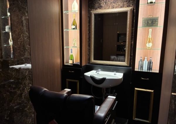 【栄駅から徒歩2分の好立地】